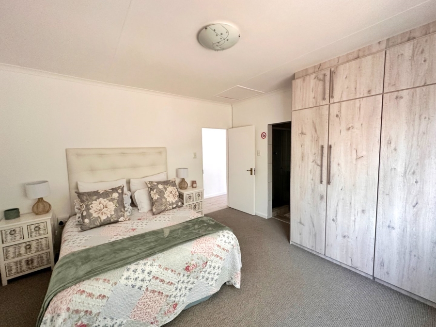 5 Bedroom Property for Sale in Fraaiuitsig Western Cape